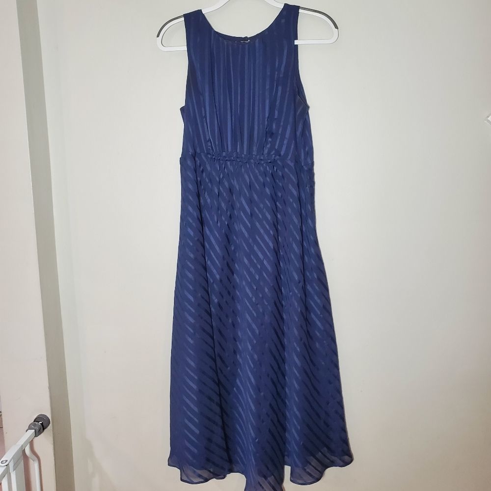 A pea in the pod large dress